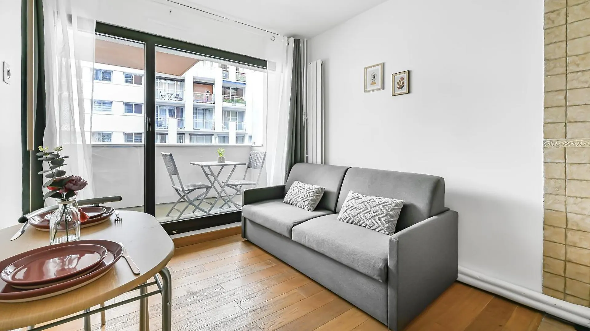 La Felicita - Studio Avec Balcon Paris - Netflix location